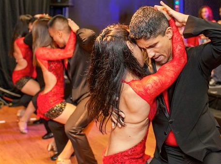 Bachata group for beginners.